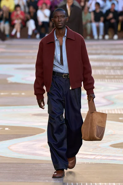 Look 18